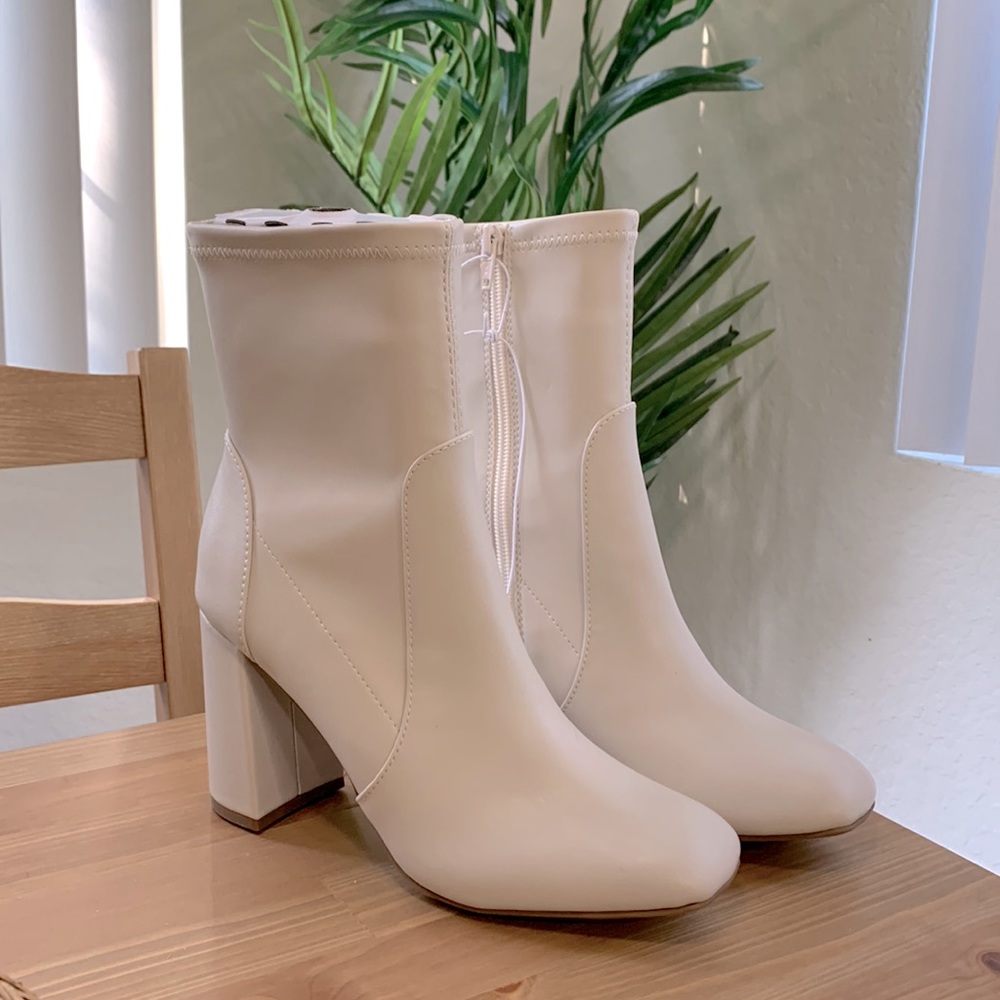 ✨NFT✨ White Ankle Boots